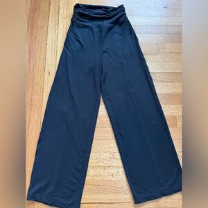 Lululemon high waisted, wide legged pants with pockets, Sz 4.